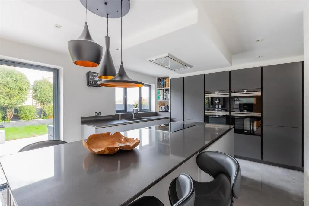 4 bedroom detached house for rent