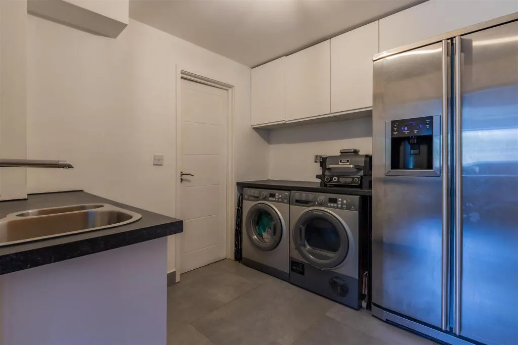 4 bedroom detached house for rent