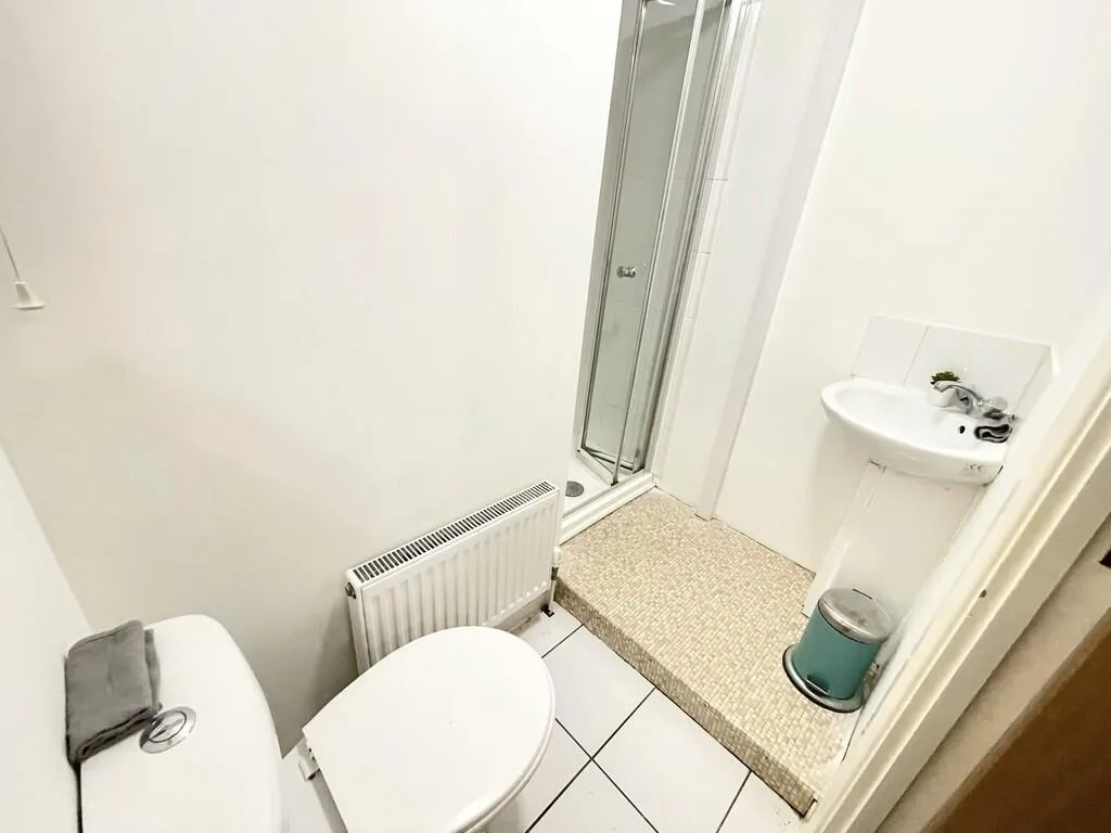 1 bedroom house share for rent