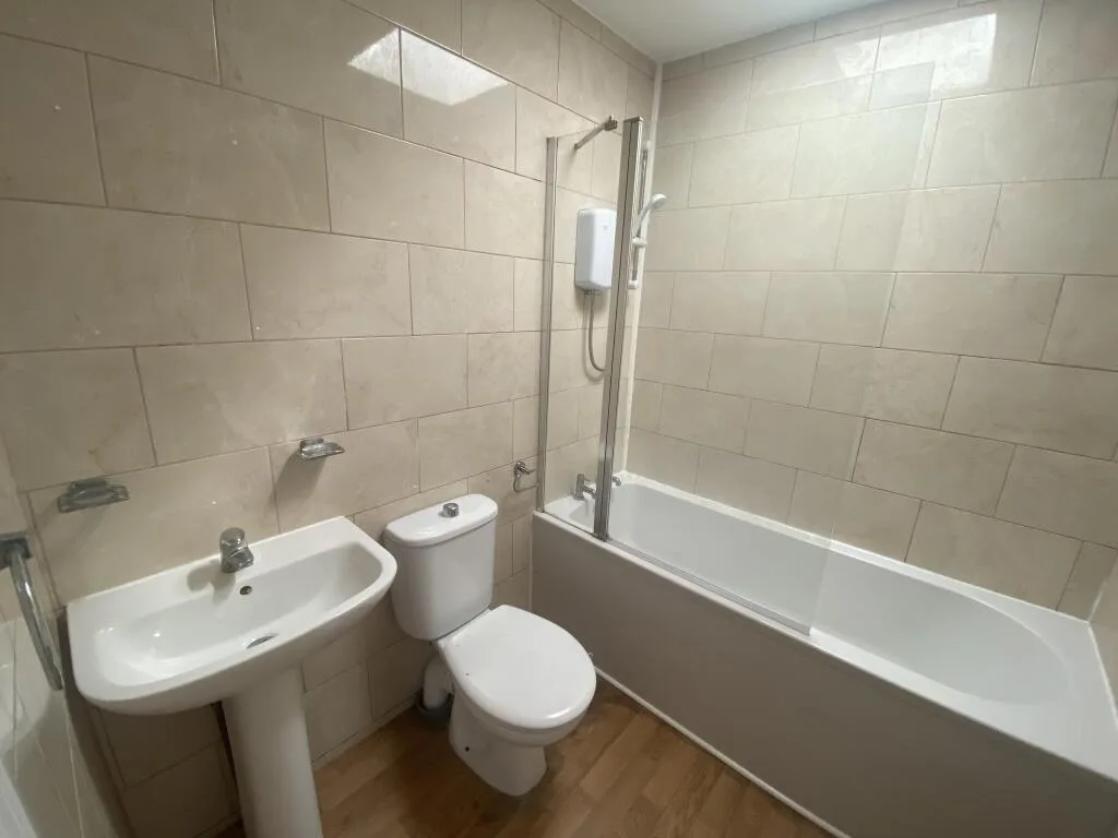 3 bedroom semi-detached house for rent