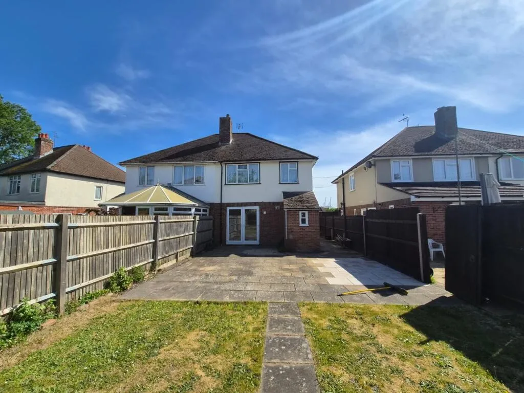 3 bedroom semi-detached house for rent
