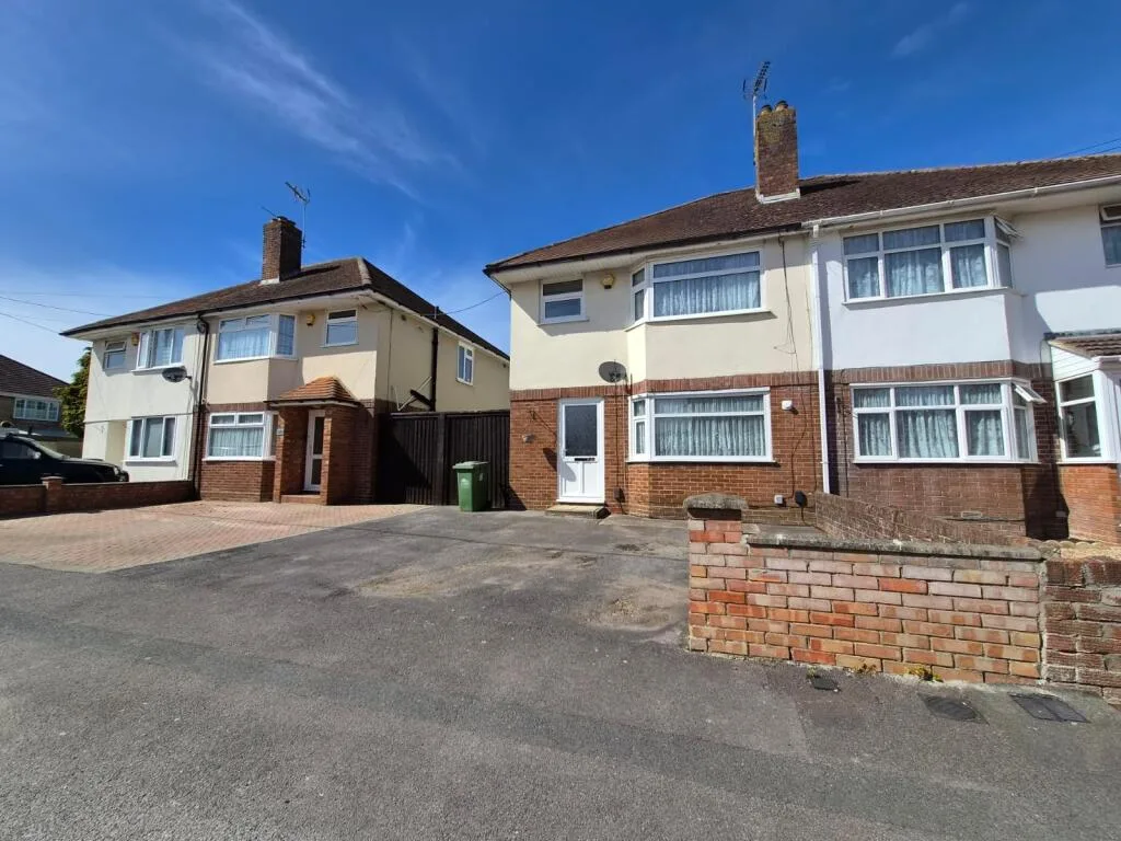 3 bedroom semi-detached house for rent