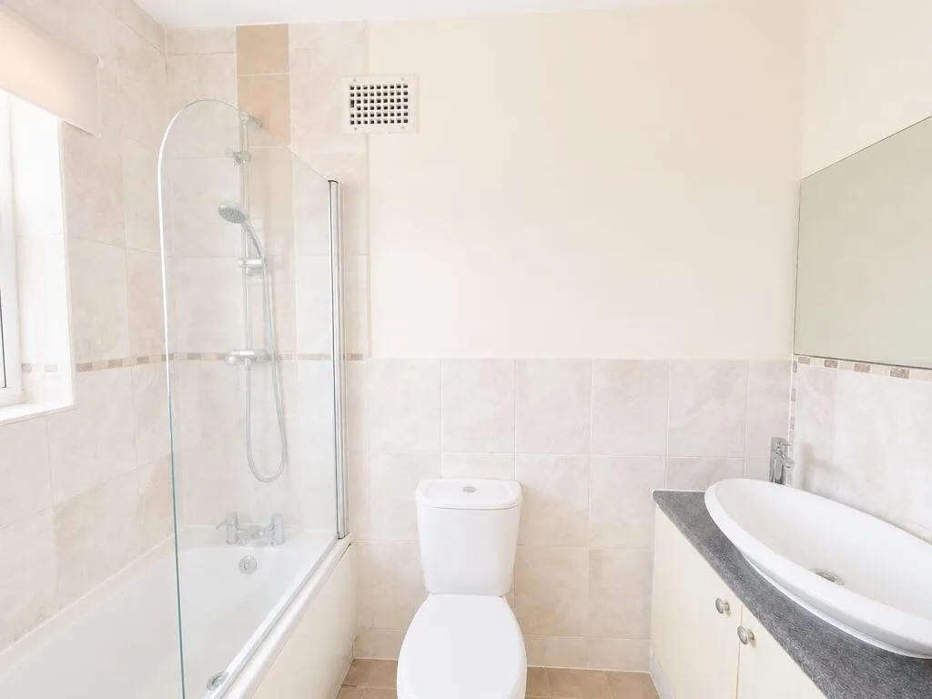 3 bedroom semi-detached house for rent