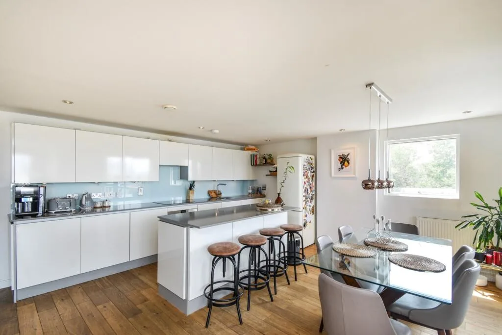 3 bedroom flat for rent
