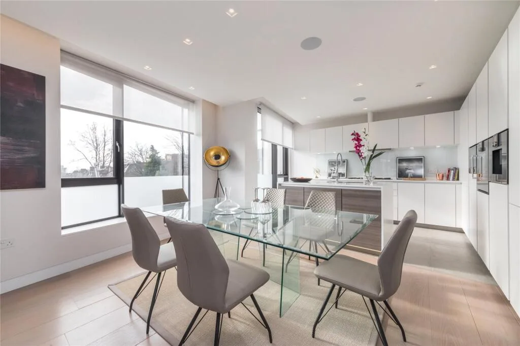 4 bedroom semi-detached house for rent