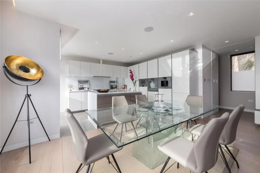 4 bedroom semi-detached house for rent