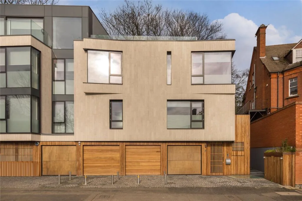 4 bedroom semi-detached house for rent