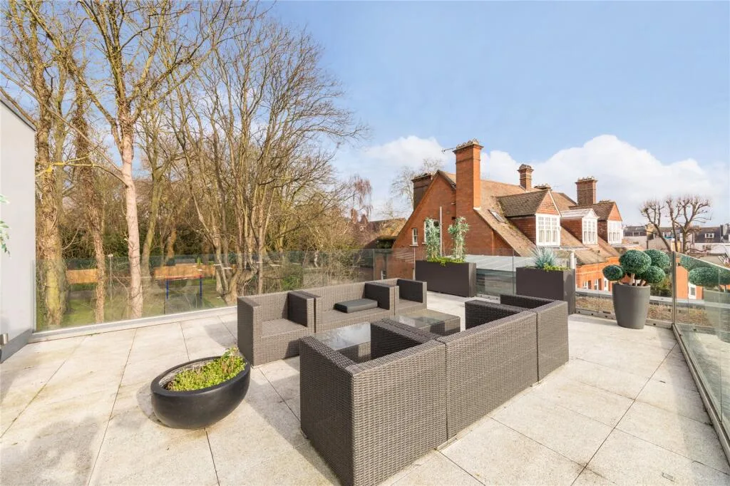 4 bedroom semi-detached house for rent