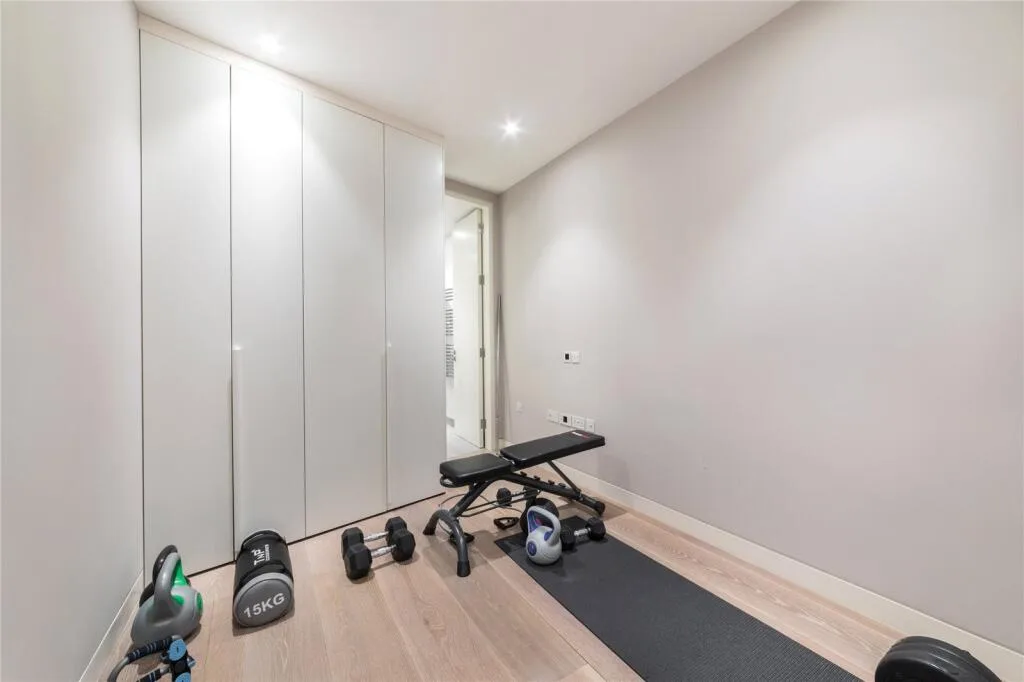 4 bedroom semi-detached house for rent