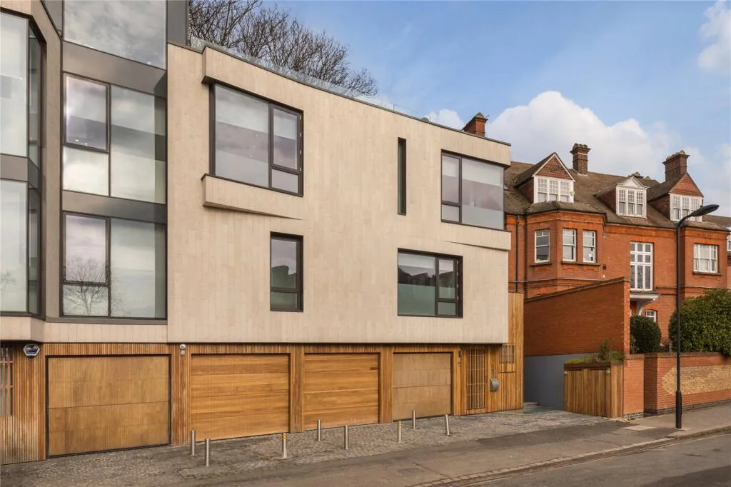 4 bedroom semi-detached house for rent