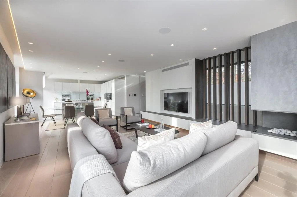 4 bedroom semi-detached house for rent