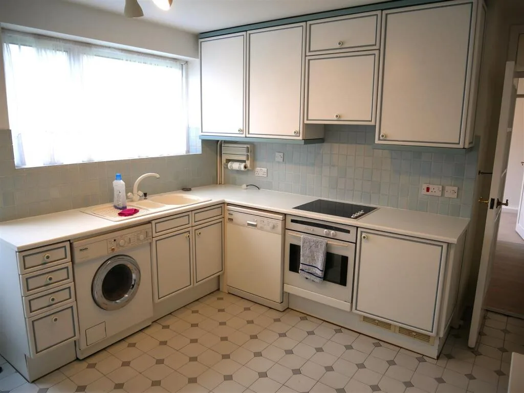 2 bedroom maisonette for rent