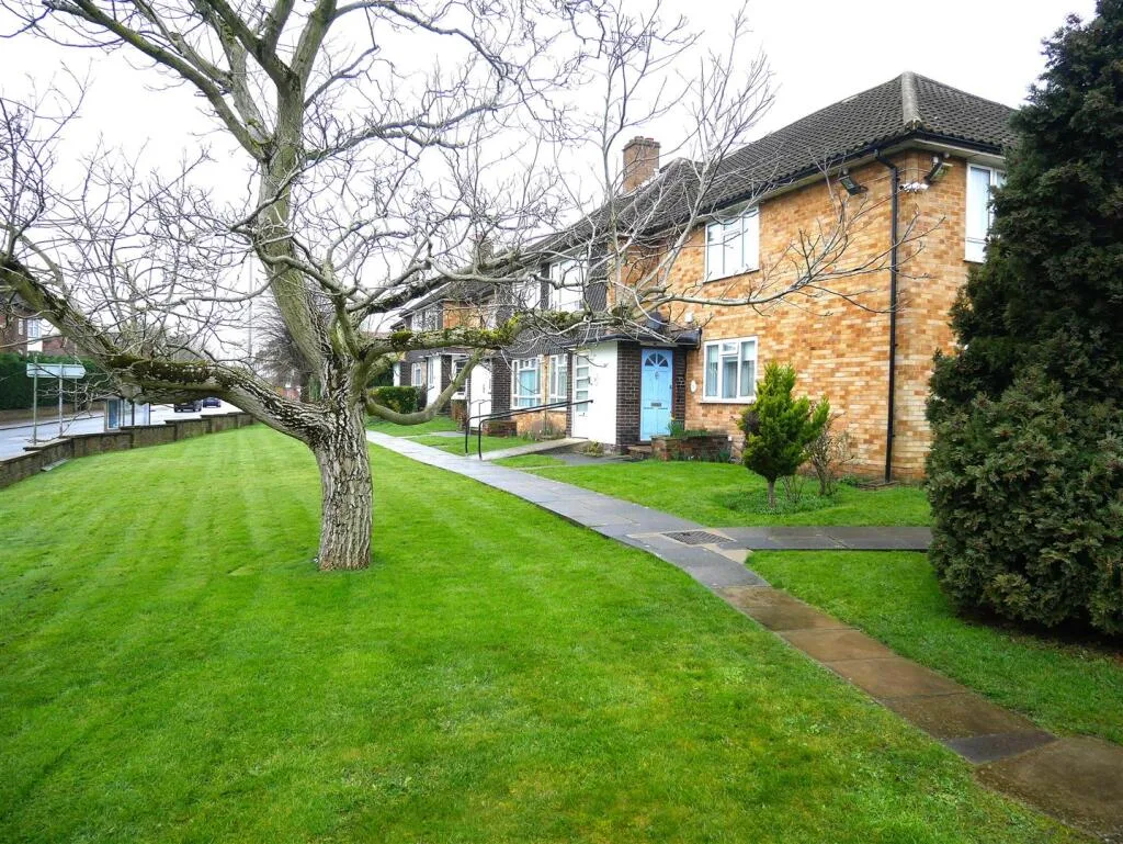 2 bedroom maisonette for rent