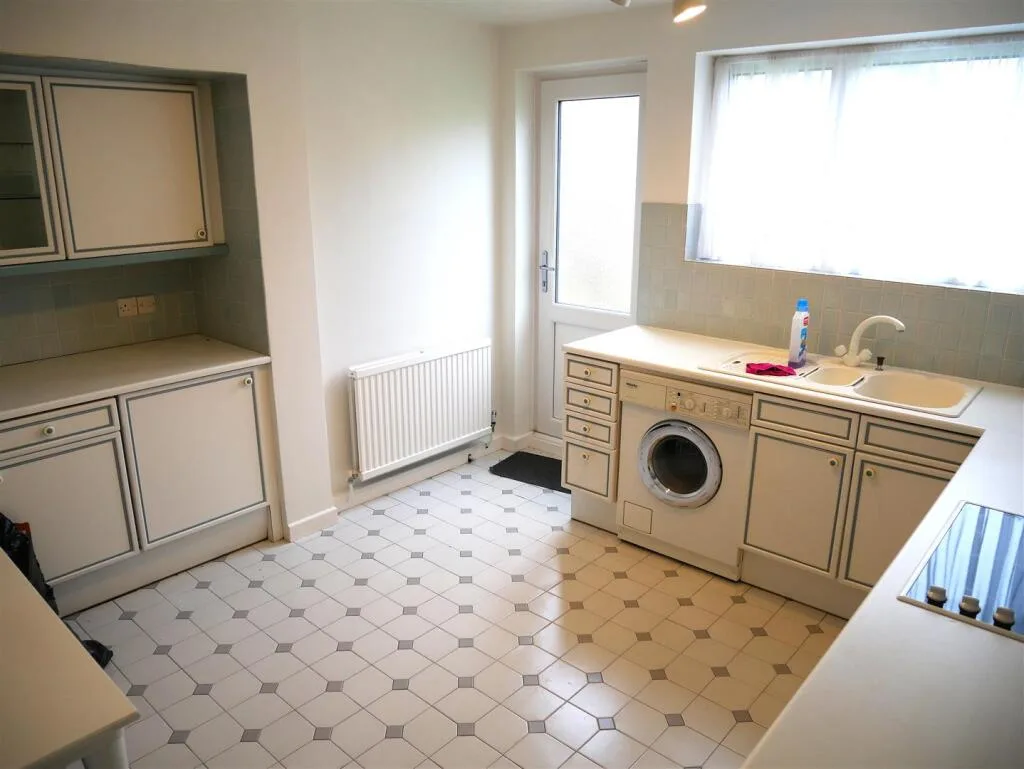 2 bedroom maisonette for rent