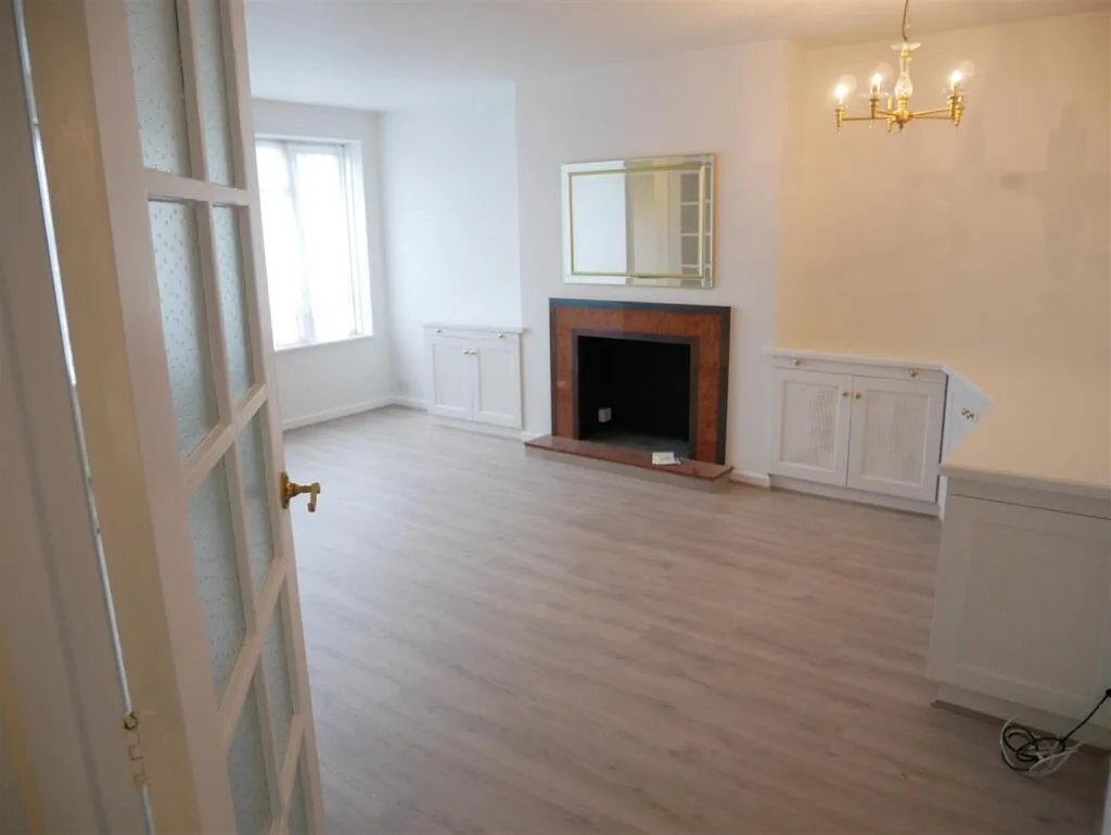 2 bedroom maisonette for rent