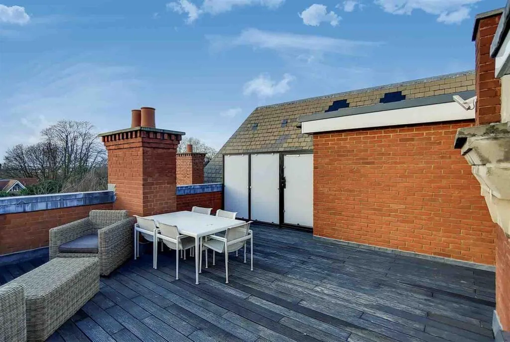 4 bedroom flat for rent