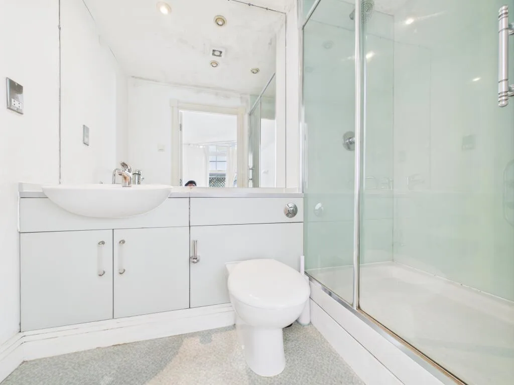 2 bedroom penthouse for rent