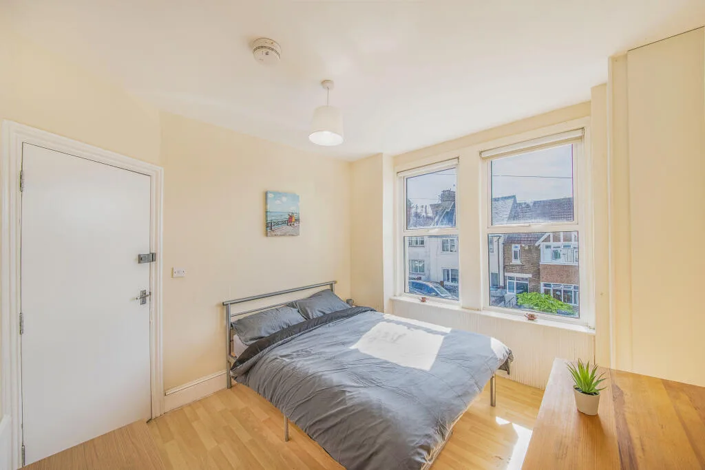6 bedroom house for rent