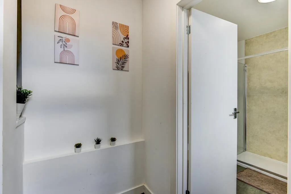 6 bedroom house for rent