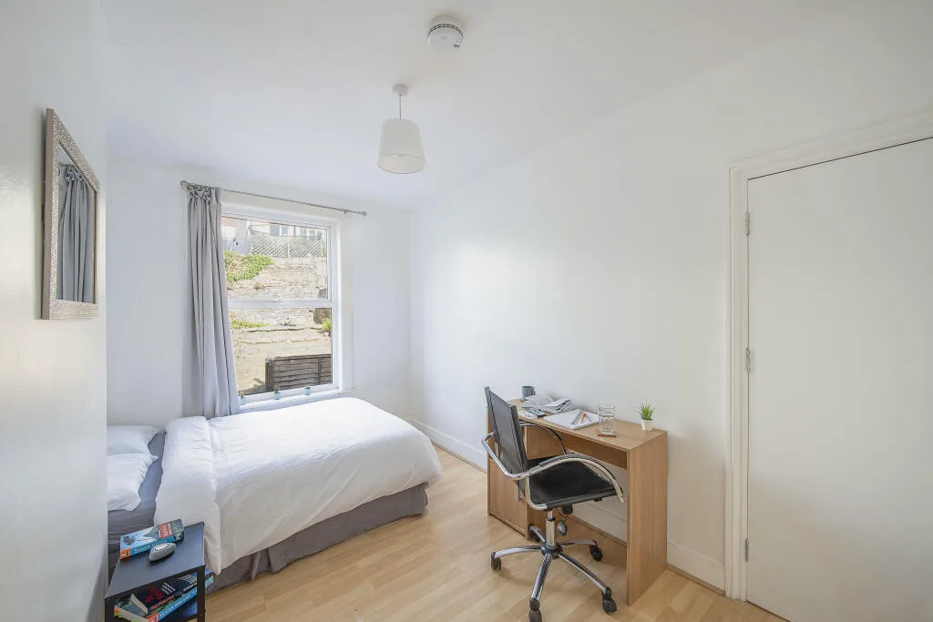 6 bedroom house for rent