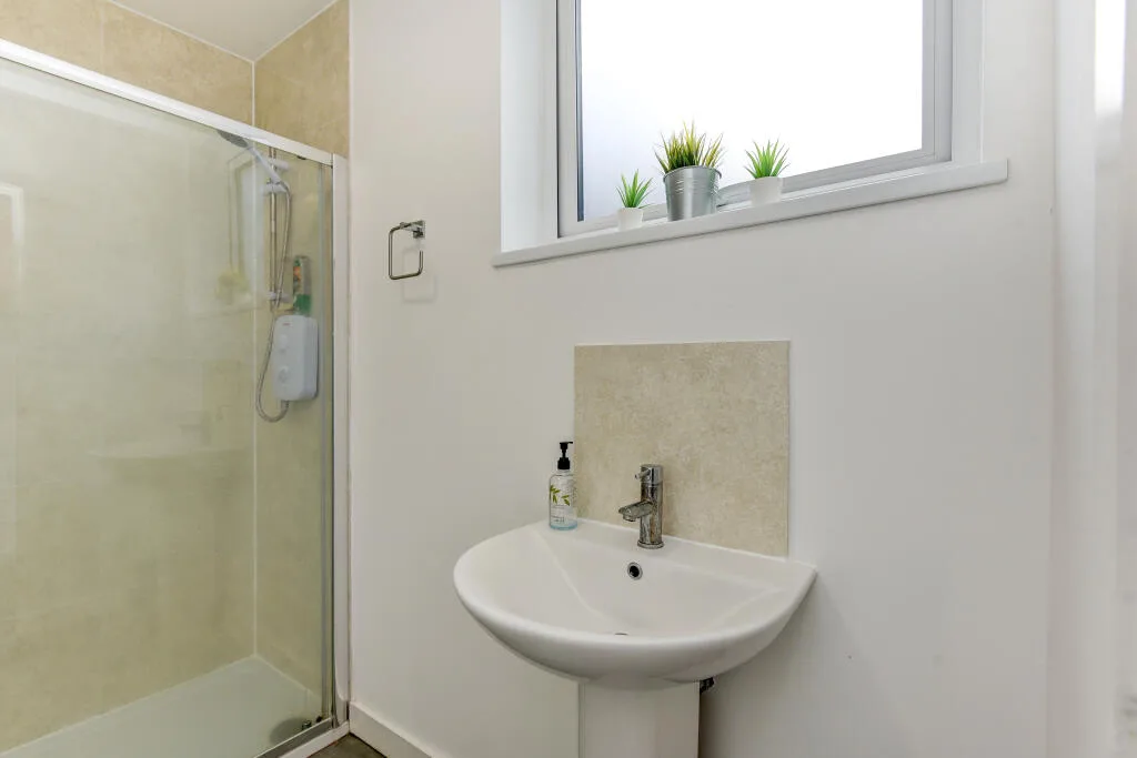 6 bedroom house for rent