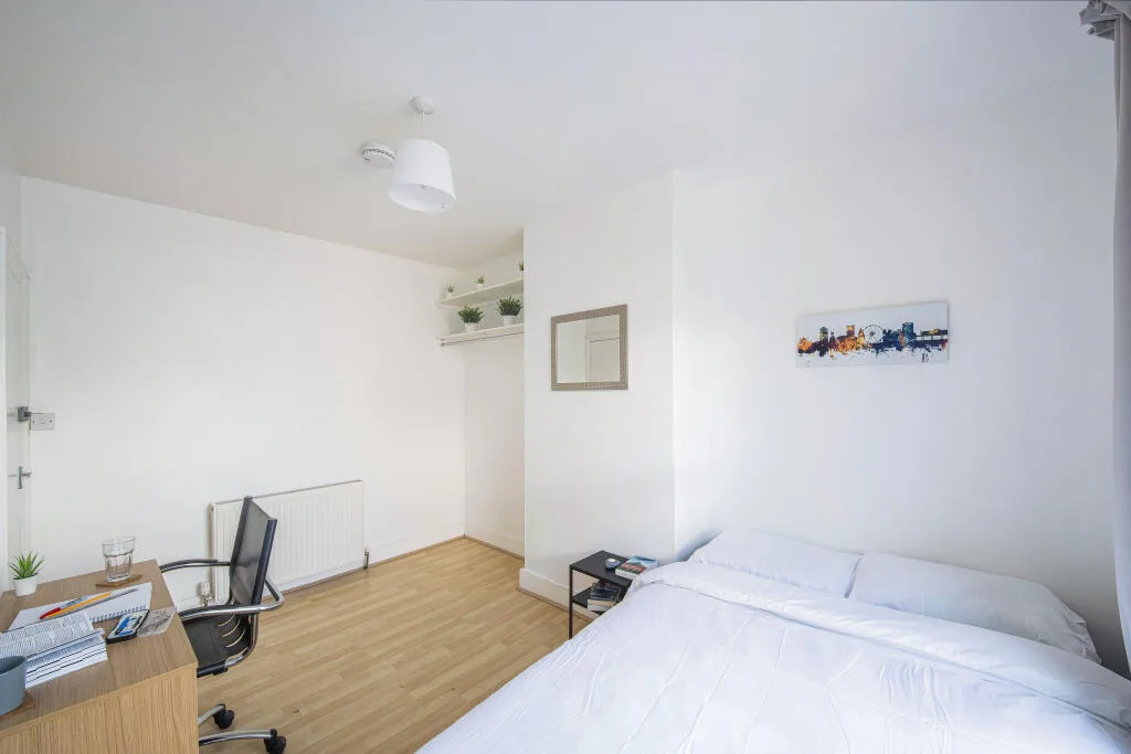 6 bedroom house for rent