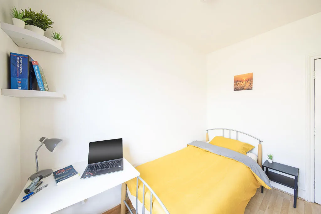 6 bedroom house for rent