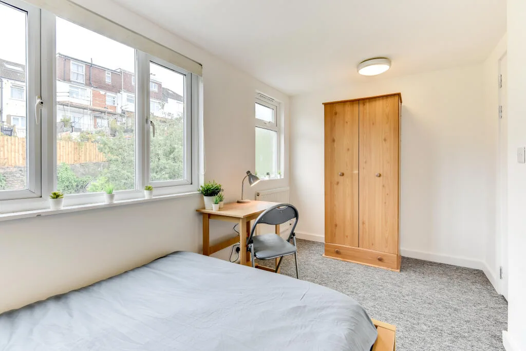6 bedroom house for rent