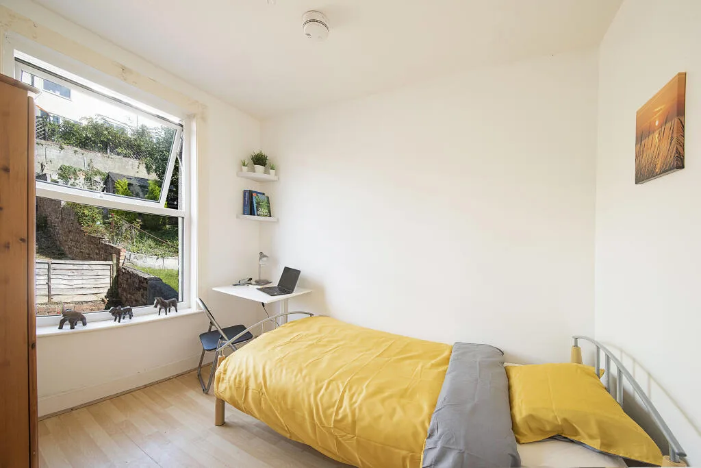 6 bedroom house for rent
