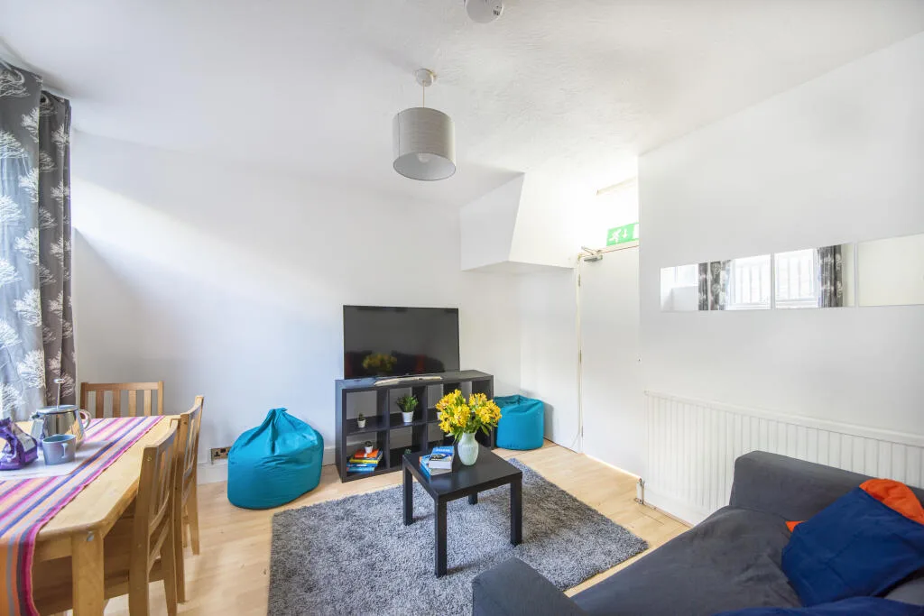 6 bedroom house for rent