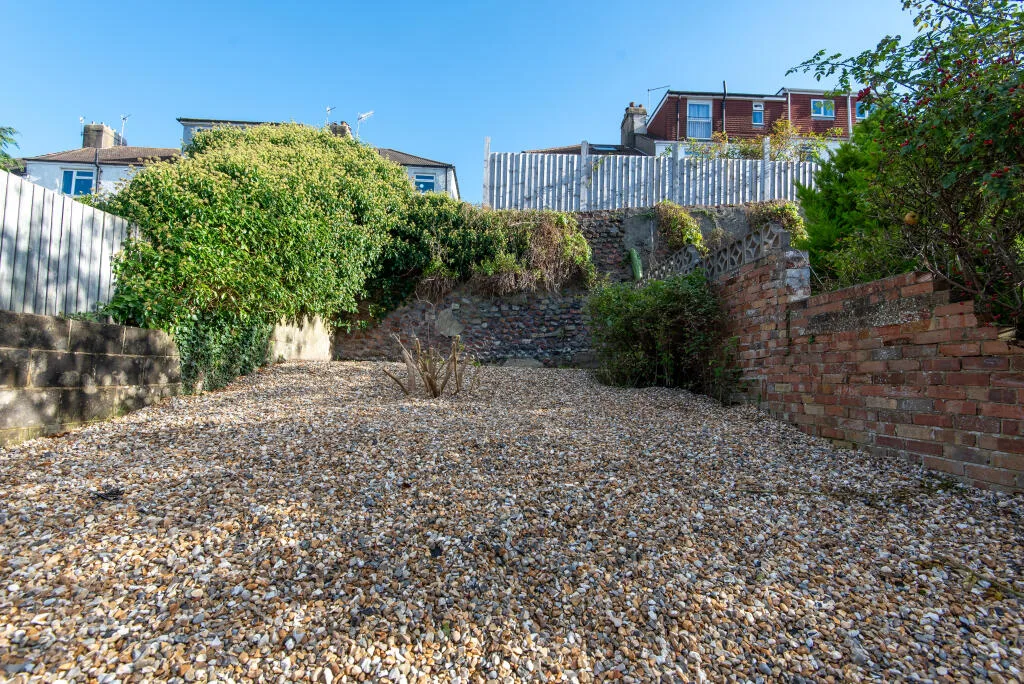 6 bedroom house for rent