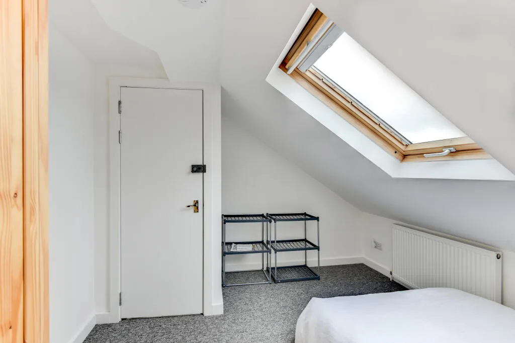6 bedroom house for rent