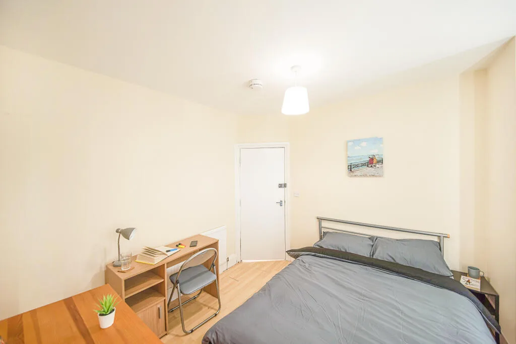 6 bedroom house for rent