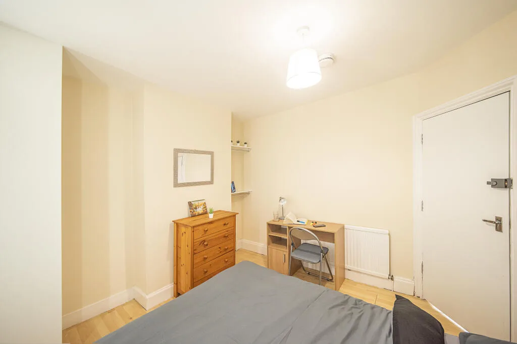 6 bedroom house for rent