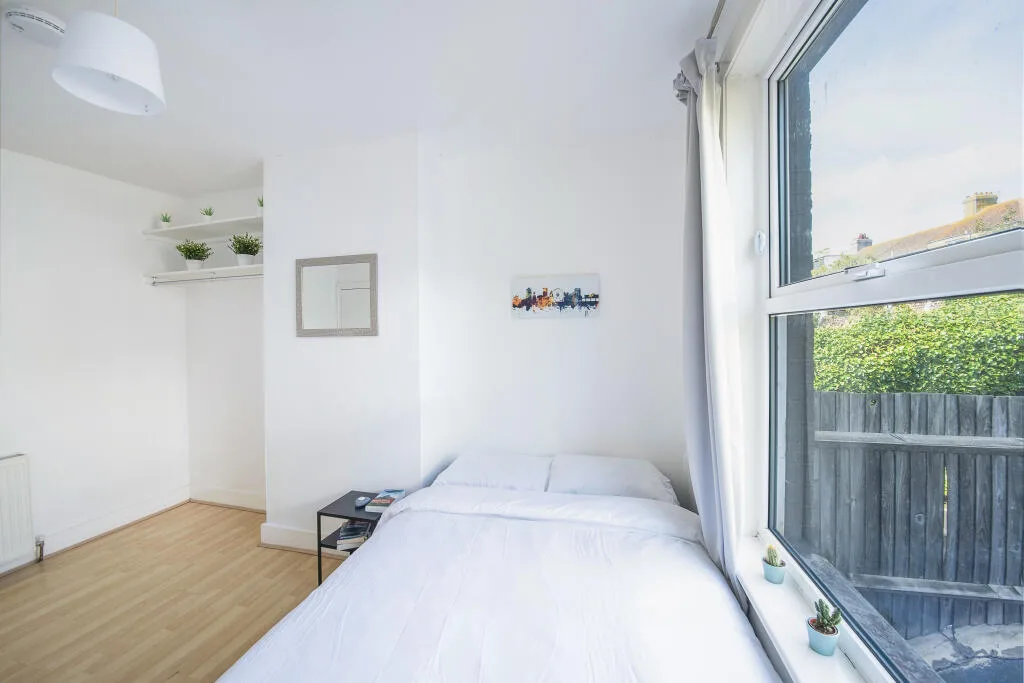 6 bedroom house for rent
