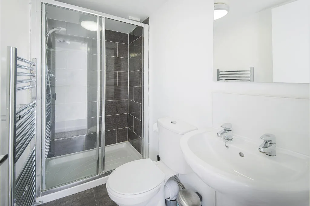 6 bedroom house for rent