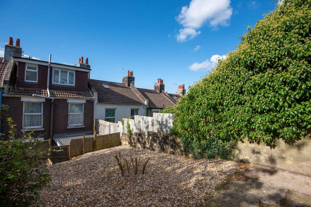 6 bedroom house for rent
