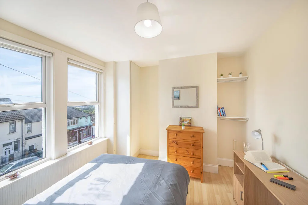 6 bedroom house for rent