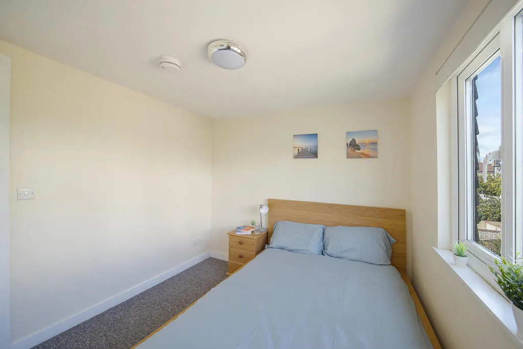 6 bedroom house for rent