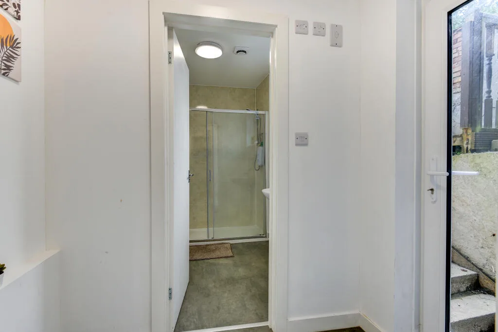 6 bedroom house for rent