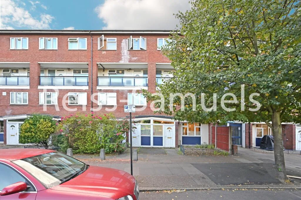 4 bedroom maisonette for rent