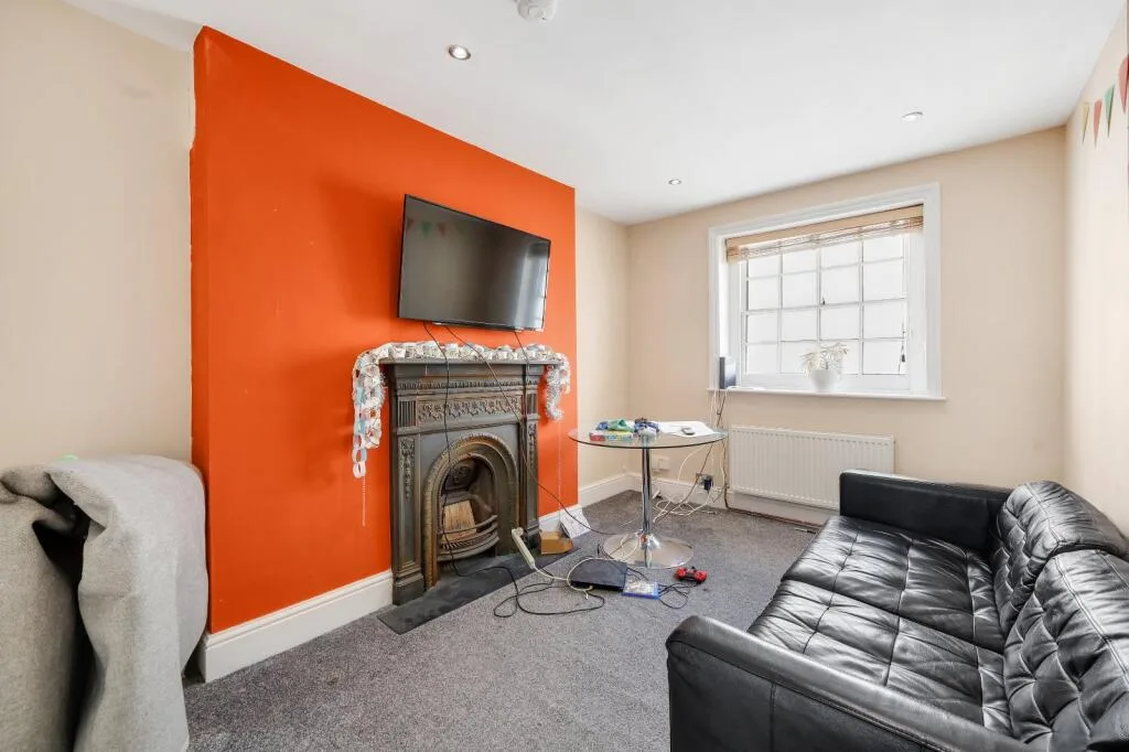 4 bedroom flat for rent