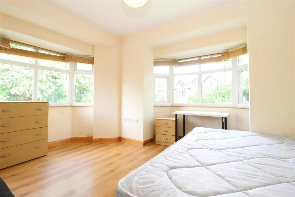 4 bedroom semi-detached house for rent
