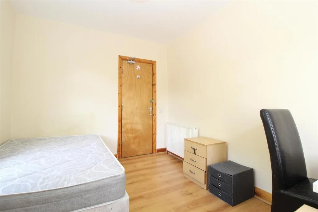 4 bedroom semi-detached house for rent