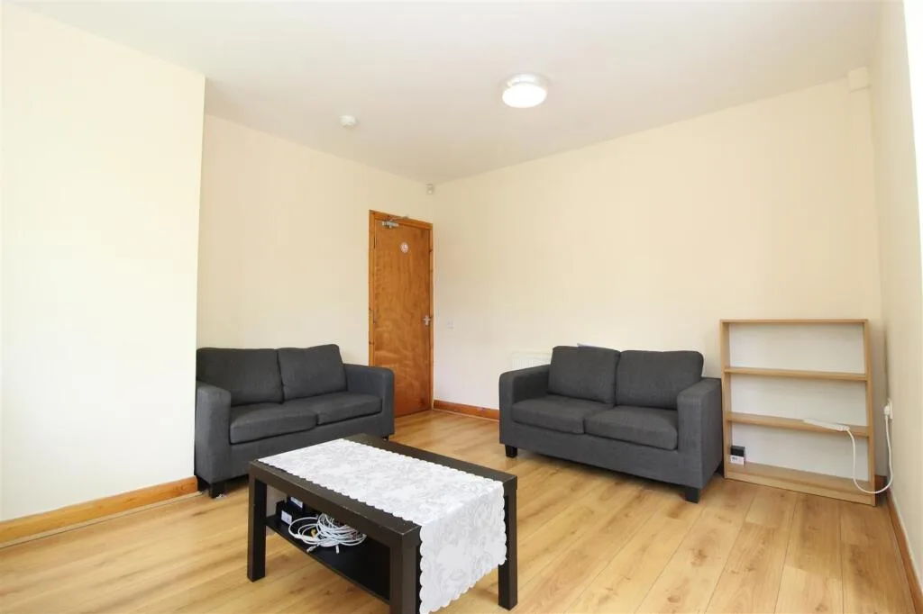 4 bedroom semi-detached house for rent