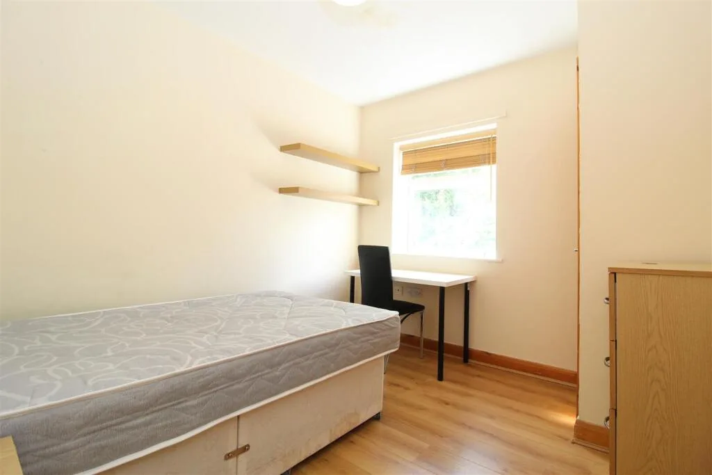 4 bedroom semi-detached house for rent