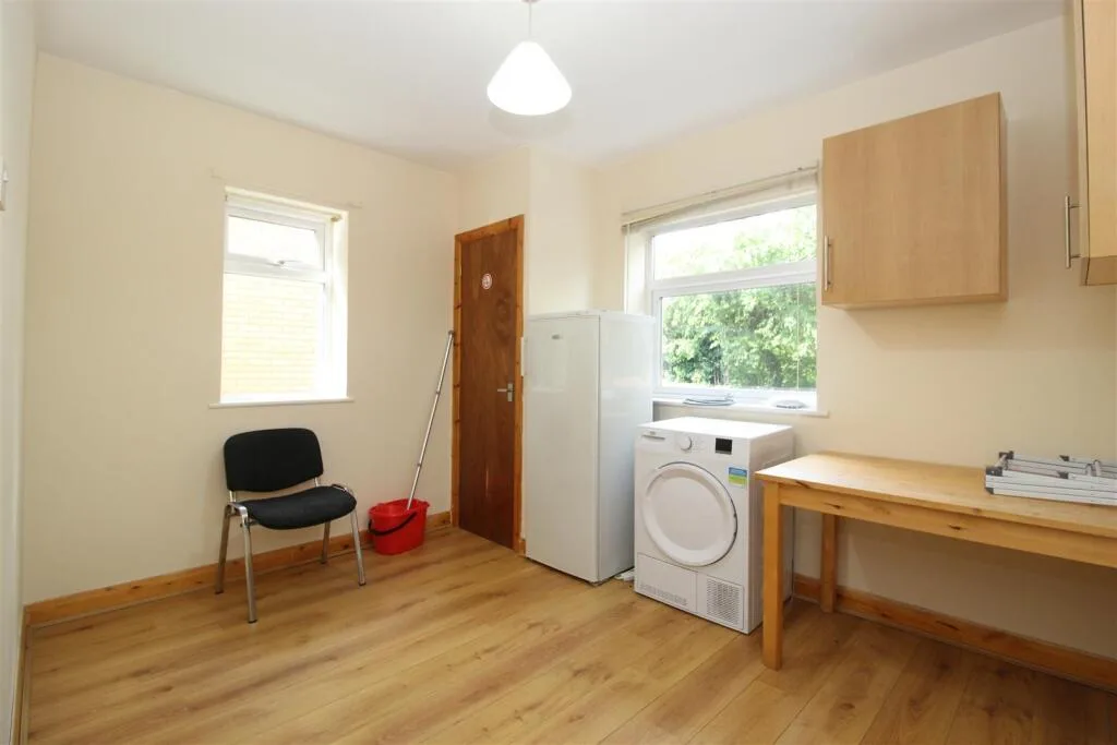 4 bedroom semi-detached house for rent
