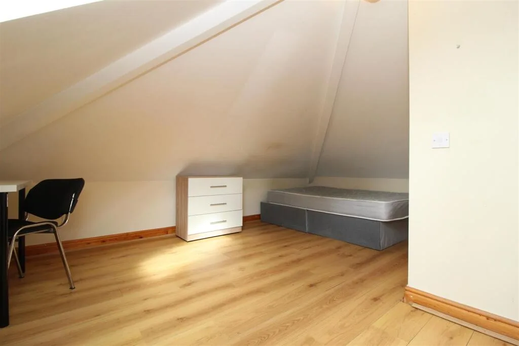 4 bedroom semi-detached house for rent