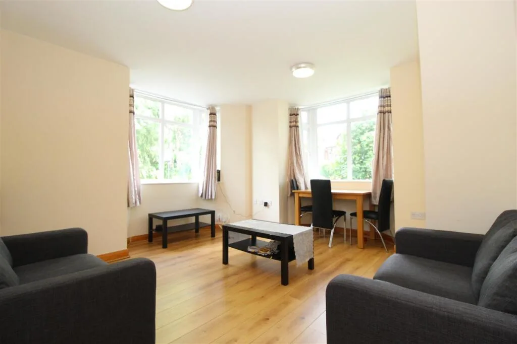 4 bedroom semi-detached house for rent