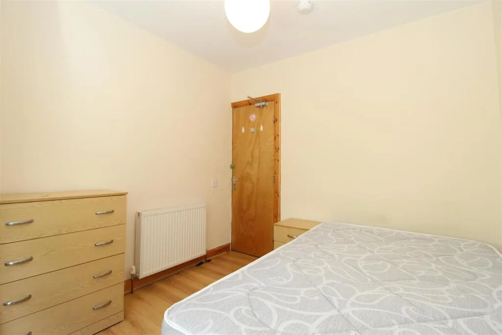 4 bedroom semi-detached house for rent